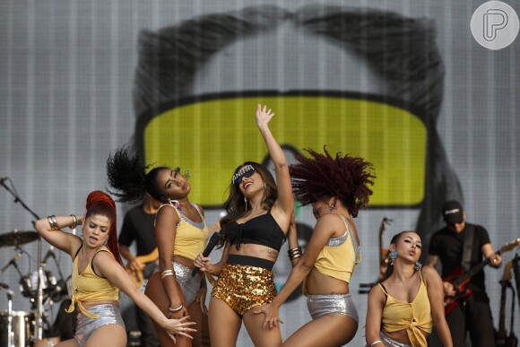 Anitta se divertiu no palco do reality 'La Voz México', do qual é a nova jurada