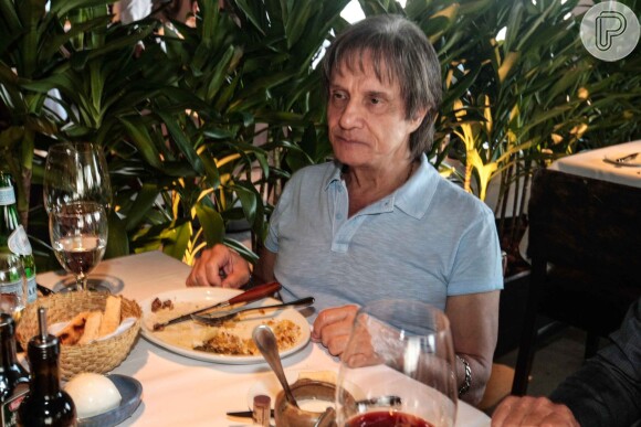 Roberto Carlos posou para fotos durante o almoço