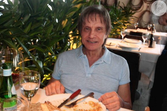 ROberto Carlos almoçou na churrascaria Rodeio, no shopping Iguatemi, em São Paulo, nesta quinta-feira, 7 de agosto de 2014