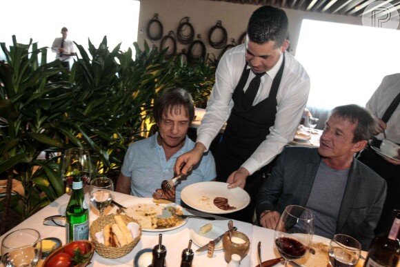 Roberto Carlos estav aacompanhado do seu empresário, Dodi Sirena