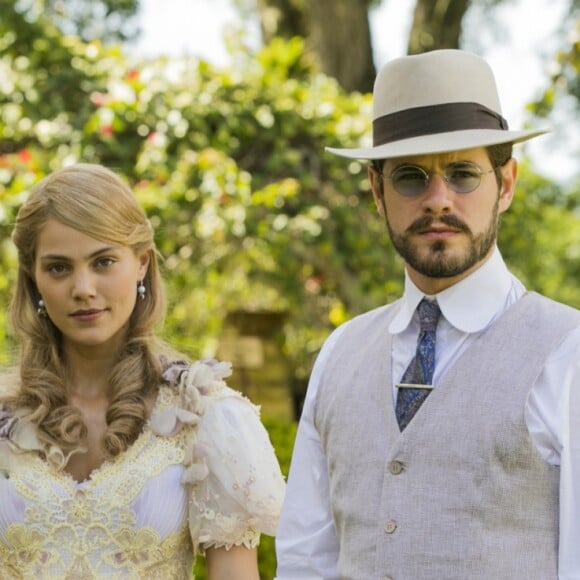 Camilo (Maurício Destri) e Jane (Pâmela Tomé) concordam em se mudar para a casa de Julieta (Gabriela Duarte) no capítulo de quarta-feira, 12 de setembro de 2018 da novela 'Orgulho e Paixão'