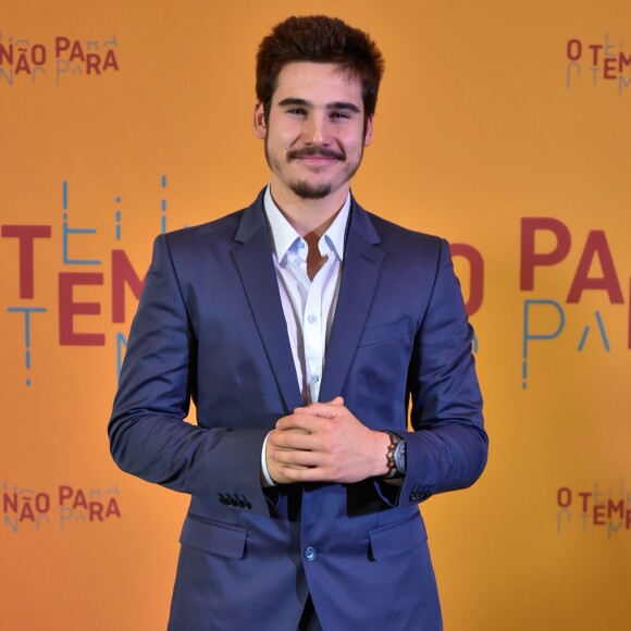 Nicolas Prattes passou o fim de semana com Juliana Paiva em Búzios