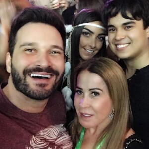 Filho de Zilu Camargo, Igor é noivo de Amabylle Eiroa