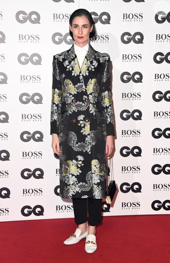 Erin O'Connor apostou em um trench coat da marca de Erdem, coleção Inverno 2018, para ir ao 'GQ Men Of The Year Awards 2018', em Londres