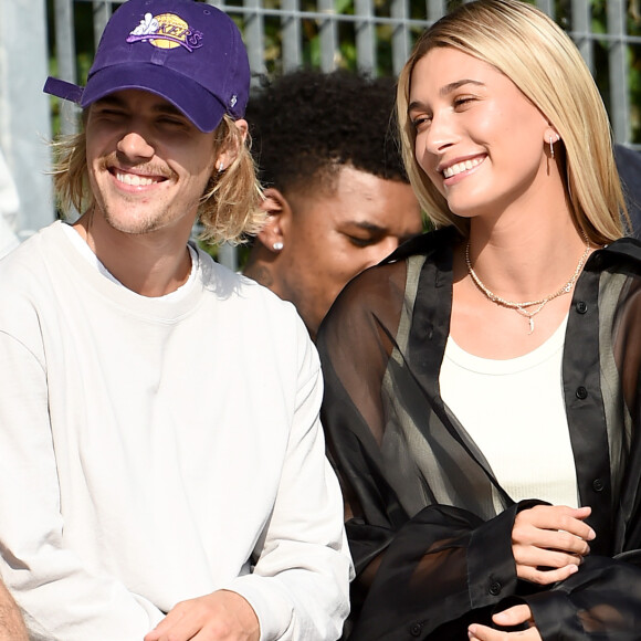 Justin Bieber e a noiva, Hailey Baldwin, assistiram ao desfile de John Elliott na Semana da Moda em Nova York, nesta quinta-feira, 6 de setembro de 2018