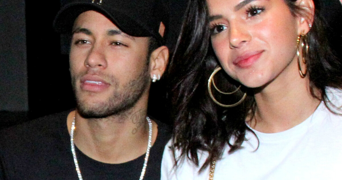 Bruna Marquezine beija Neymar e saúda jogadores após jogo do Brasil. Vídeo! - Purepeople