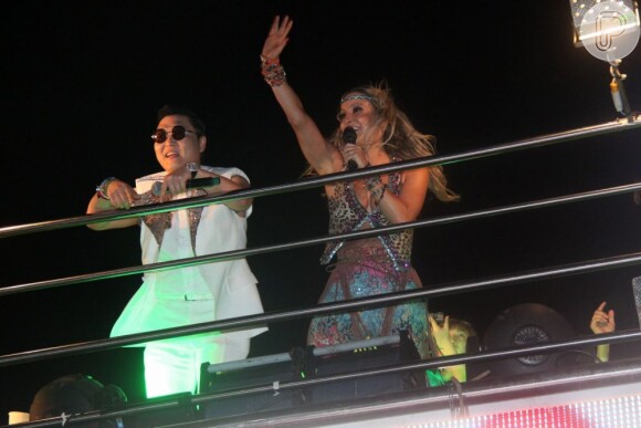 Psy se apresenta com Claudia Leitte em Salvador em cima do trio elétrico