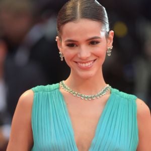 Bruna Marquezine disse que se preocupa ao falar de corpo com os seguidores