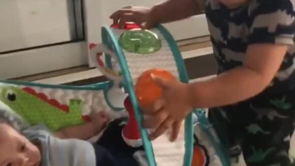 Andressa Suita mostrou o filho Gabriel brincando com o irmão, Samuel, nesta quarta-feira, 12 de setembro de 2018, no Instagram