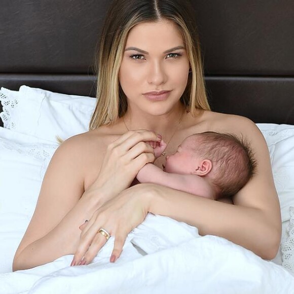 'Sou uma pessoa real, que fico com listra na barriga, excesso de pele e agora estou voltando a correr atrás', disse Andressa Suita