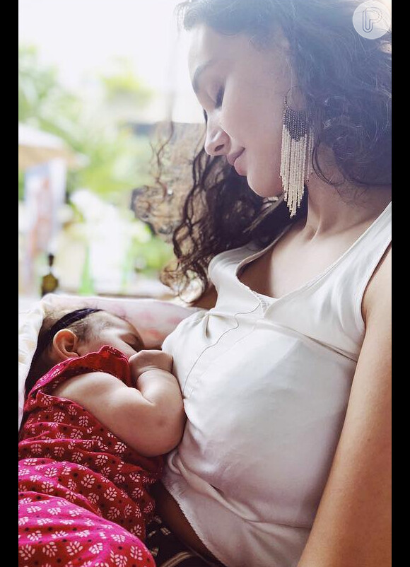 Mãe de Bella, Débora Nascimento é defensora da amamentação