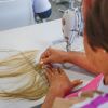 Com a capacitação de cabelereiros, a Fundação Laço Rosa visa estimular mais doações de perucas