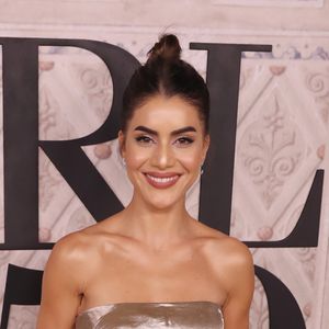Já Camila Coelho foi de tomara que caia brilhante para a mesma festa