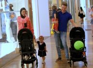 Michel Teló e Thais Fersoza passeiam em shopping com Melinda e Teodoro. Fotos!