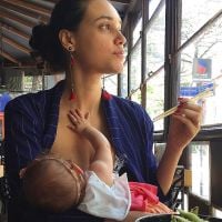 José Loreto mostra Débora Nascimento amamentando Bella em almoço: 'Faminta'
