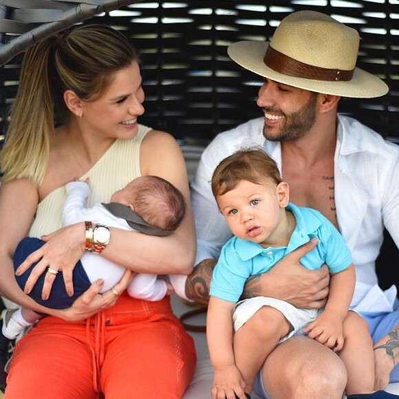 Gusttavo Lima e Andressa Suita sempre dividem a rotina com os filhos no Instagram