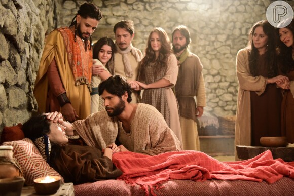 Sara (Ana Barroso) é curada por Jesus (Dudu Azevedo) no capítulo de terça-feira, 18 de setembro de 2018 da novela 'Jesus'