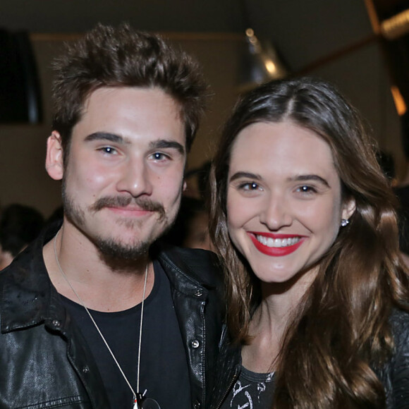 Juliana Paiva e Nicolas Prattes dispensam rótulos no relacionamento