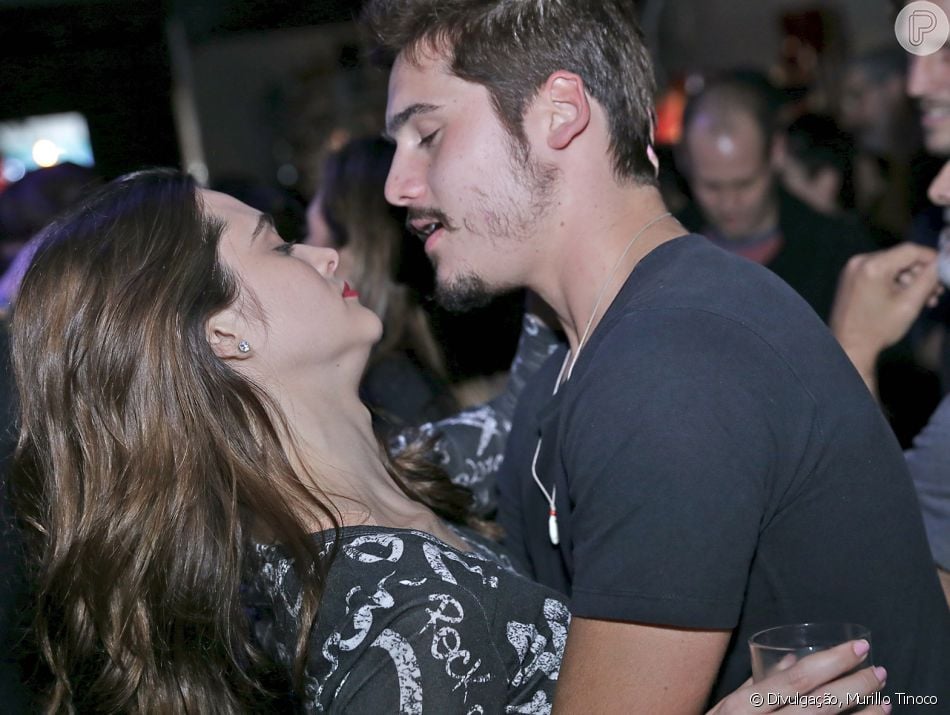 Juliana Paiva e Nicolas Prattes foram fotografados em clima de romance ...
