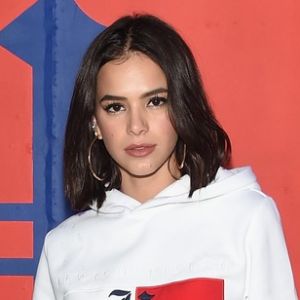 Bruna Marquezine, após visual loiro, descarta mudança em conversa no Twitter com fãs nesta quarta-feira, dia 19 de setembro de 2018