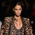  Ousado: o espartilo de onça apareceu no desfile de Tom Ford na Semana de Moda de Nova York 