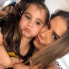 Deborah Secco já recebeu a visita da filha, Maria Flor, de 2 anos, no bastidor da novela 'Segundo Sol'