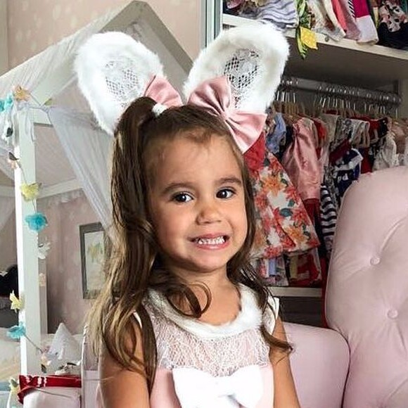 Filha de Deborah Secco, Maria Flor ganhou vários elogios: 'Encanto!'