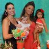 Débora Nascimento e a filha, Bella, prestigiaram o aniversário de Yolanda, filha de Juliana Alves