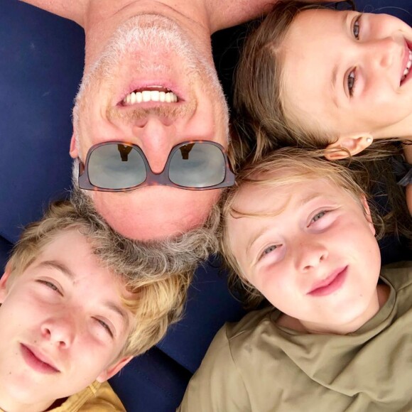 Angélica detalha personalidade dos filhos: 'A menor é uma figura, divertida, astral. Eu me vejo na alegria dela. O do meio é 'riso frouxo', como eu. Já passei por situações constrangedoras de acesso de riso'