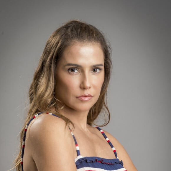 Karola (Deborah Secco) cai em conversa de freira e dá de cara com Laureta (Adriana Esteves) quando acha que vai fugir da cafetina nos últimos capítulos da novela 'Segundo Sol'