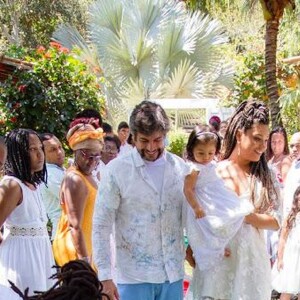 'De manhã Yolanda recebeu uma chuva de amor e luz da família em uma celebração ecumênica e informa', escreveu Juliana Alves no Instagram