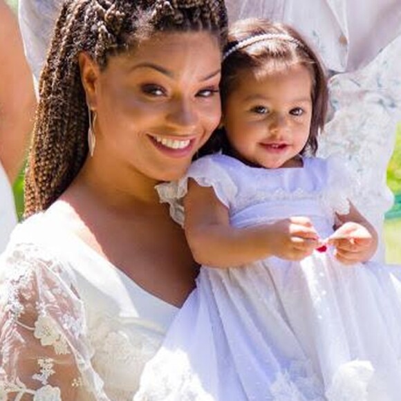 Juliana Alves batizou a filha, Yolanda, de 1 ano, neste domingo, 23 de setembro de 2018