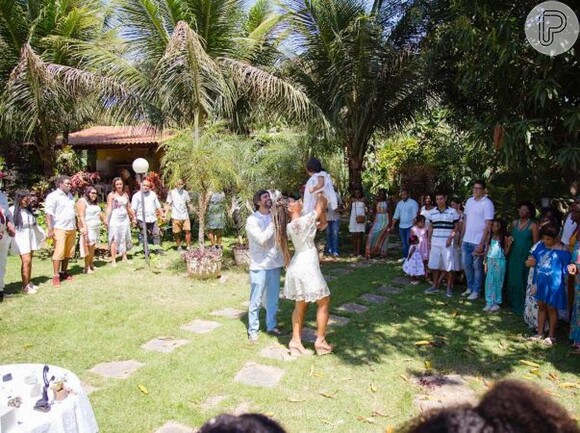 Juliana Alves e Ernani Nunes festejaram o batizado da filha neste domingo, 23 de setembro de 2018