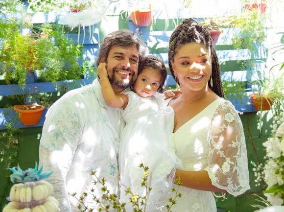 Só alegria! Juliana Alves batizou a filha, Yolanda, de 1 ano, neste domingo, 23 de setembro de 2018