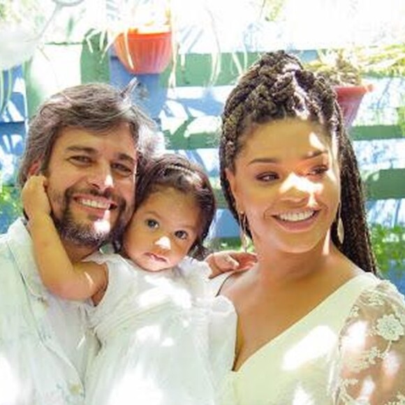 Só alegria! Juliana Alves batizou a filha, Yolanda, de 1 ano, neste domingo, 23 de setembro de 2018