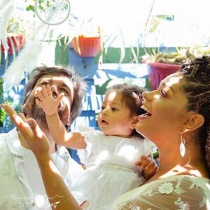 Juliana Alves e Ernani Nunes comemoraram o batizado da filha, Yolanda