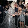 Lady Gaga atende fãs na première do filme 'A Star Is Born' ('Nasce uma Estrela), no Shrine Auditorium, em Los Angeles, Califórnia, nesta segunda-feira, 24 de setembro de 2018