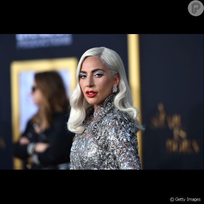 Lady Gaga Investe Em Look Prateado Para A Première Do Filme 'A Star Is ...