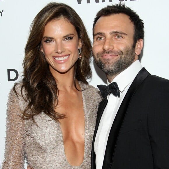 Alessandra Ambrosio rompeu casamento de dez anos com o empresário Jamie Mazuer