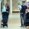 Michel Teló e Thais Fersoza passearam com filhos, Melinda e Teodoro, em shopping do Rio nesta terça-feira, 25 de setembro de 2018