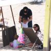 Michel Teló e Thais Fersoza levaram os filhos, Melinda e Teodoro, à Praia da Barra da Tijuca, Zona Oeste do Rio
