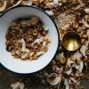 As oleaginosas, popularmente conhecida como nuts, são ricas em selênio, mineral que é aliado no combate ao câncer de mama