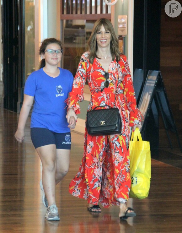 Ana Furtado passeou com a filha em shopping do Rio de Janeiro nesta quinta-feira, 27 de setembro de 2018