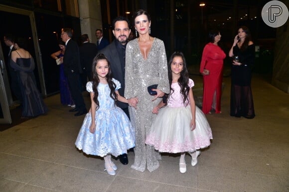 As filhas de Luciano, Helena e Isabella, deram um show de fofura no casamento da prima, Camilla