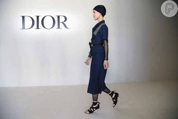 Os sapatos que vão enfeitar os seus pés no verão 2019: as amarrações das sandálias da Dior
