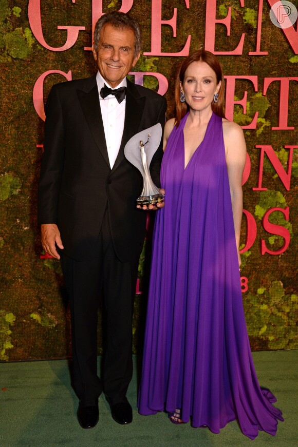 Ferrucio Ferragamo e Julianne Moore na premiação do Green Carpet Fashion Award