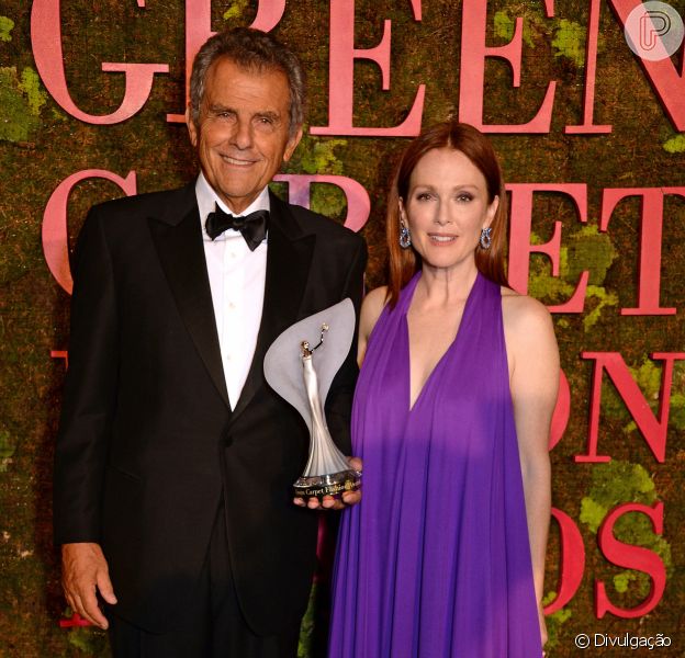 Ferrucio Ferragamo e Julianne Moore na premiação do Green Carpet Fashion Award