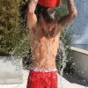 Justin Bieber entra no desafio de balde de gelo