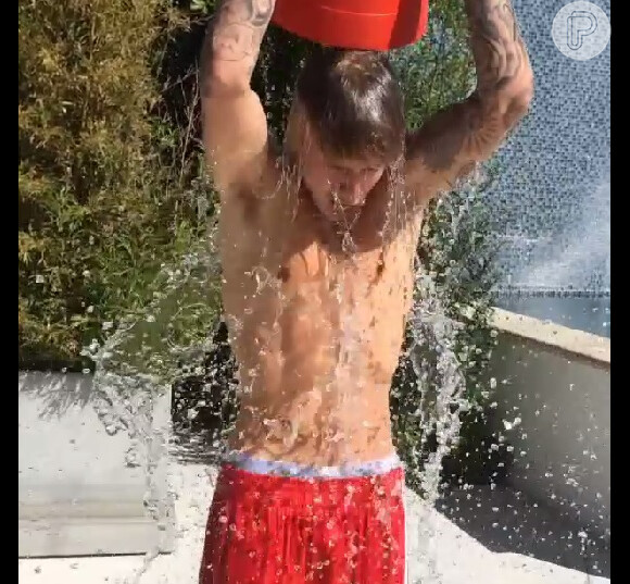 Justin Bieber entra no desafio de balde de gelo