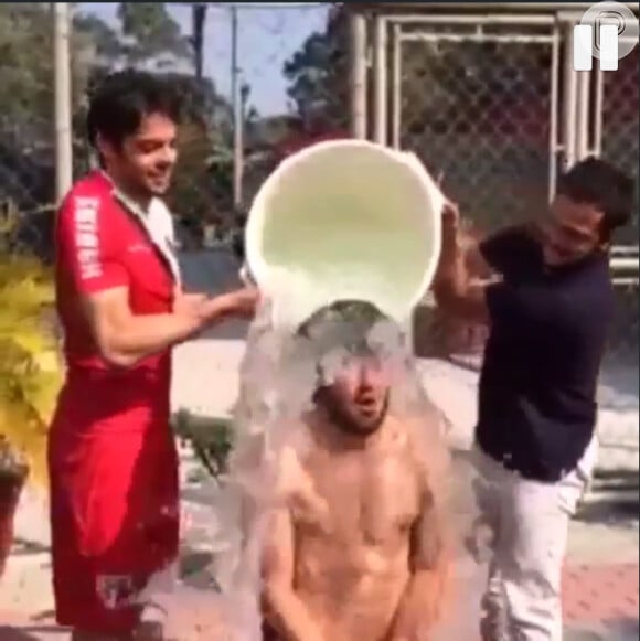 Alexandre Pato desafio do balde de água com gelo